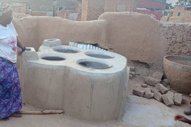 Credit: Secrétariat Technique Life-AR/Burkina Faso Improved stove in the commune of Didyr